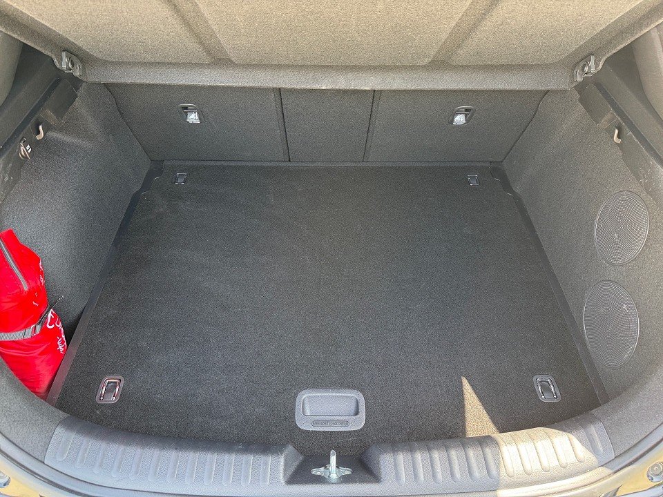 Fahrzeugabbildung Kia XCEED 1.5T PLATINUM 1HD AHK VOLL GARANTIE-05.29 Platinum Edition