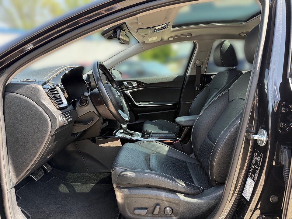 Fahrzeugabbildung Kia XCEED 1.5T PLATINUM 1HD AHK VOLL GARANTIE-05.29 Platinum Edition