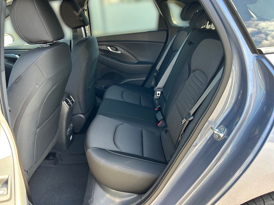 Fahrzeugabbildung Hyundai i30 1.0T 7-DCT ADVANTAGE NAV+KAM+PDC+CARPLAY+QI+