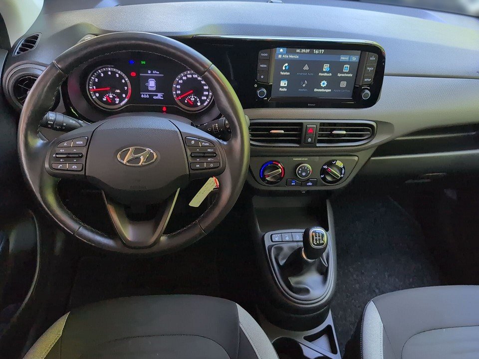 Fahrzeugabbildung Hyundai i10 1.2 TREND 1HD CARPLAY+PDC+KLIMA+SHZ GARANTIE Trend