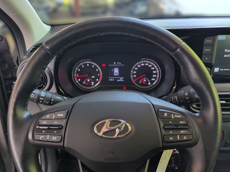 Fahrzeugabbildung Hyundai i10 1.2 TREND 1HD CARPLAY+PDC+KLIMA+SHZ GARANTIE Trend