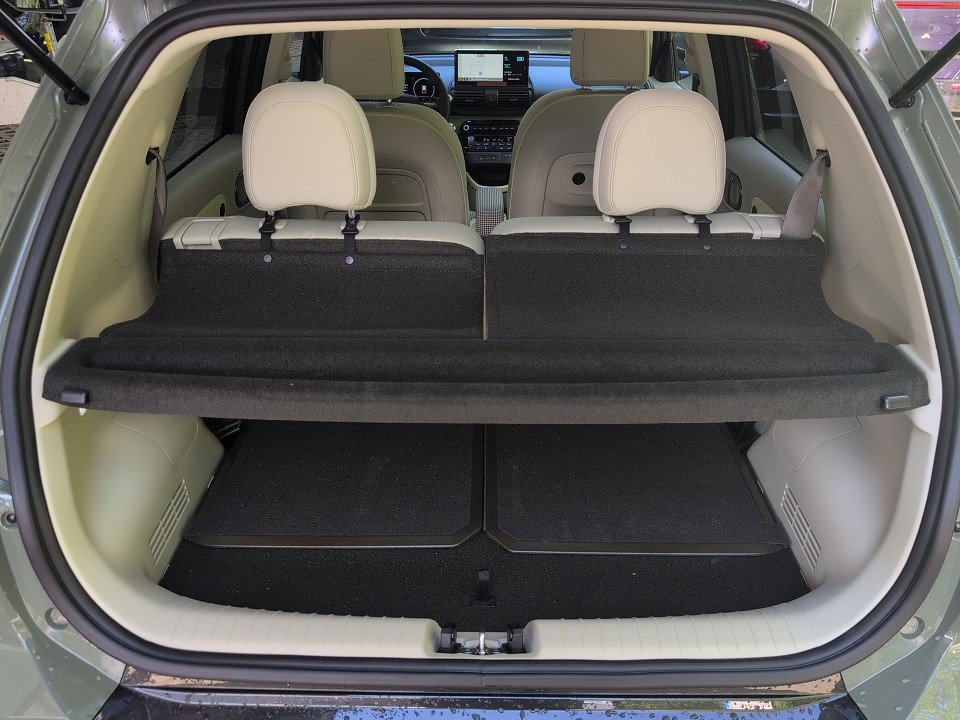 Fahrzeugabbildung Hyundai INSTER 49kWh PRIME GARANTIE-4/31 NAV+360+CARPLAY