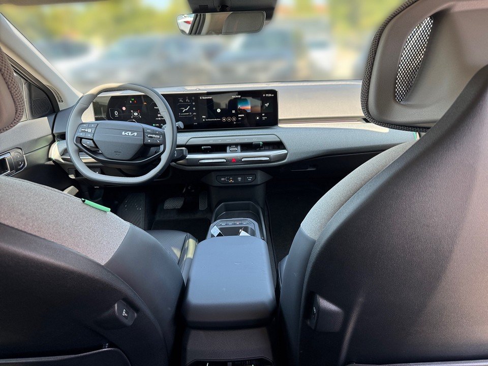Fahrzeugabbildung Kia EV4 81 FWD EARTH UP TE WIC DWP DE AHK 594KMRANGE