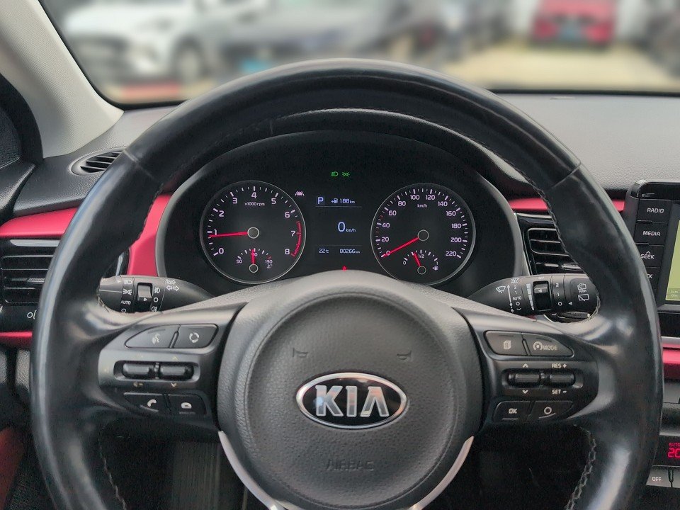 Fahrzeugabbildung Kia RIO 1.0T 7DCT PLATINUM SCHIEBEDACH VOLL CARPLAY+ Platinum Edition