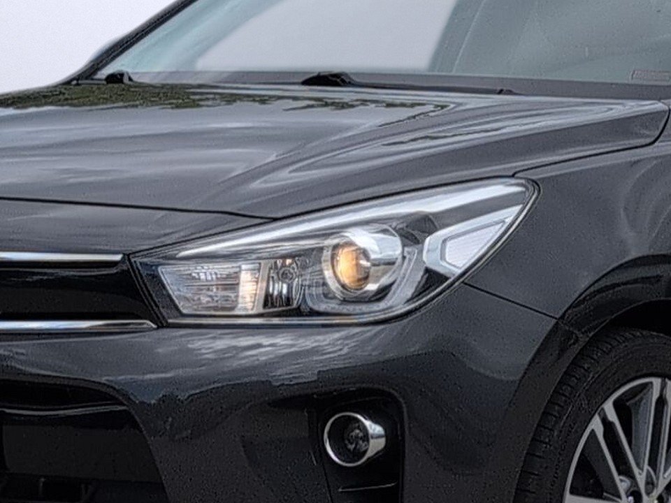 Fahrzeugabbildung Kia RIO 1.0T 7DCT PLATINUM SCHIEBEDACH VOLL CARPLAY+ Platinum Edition