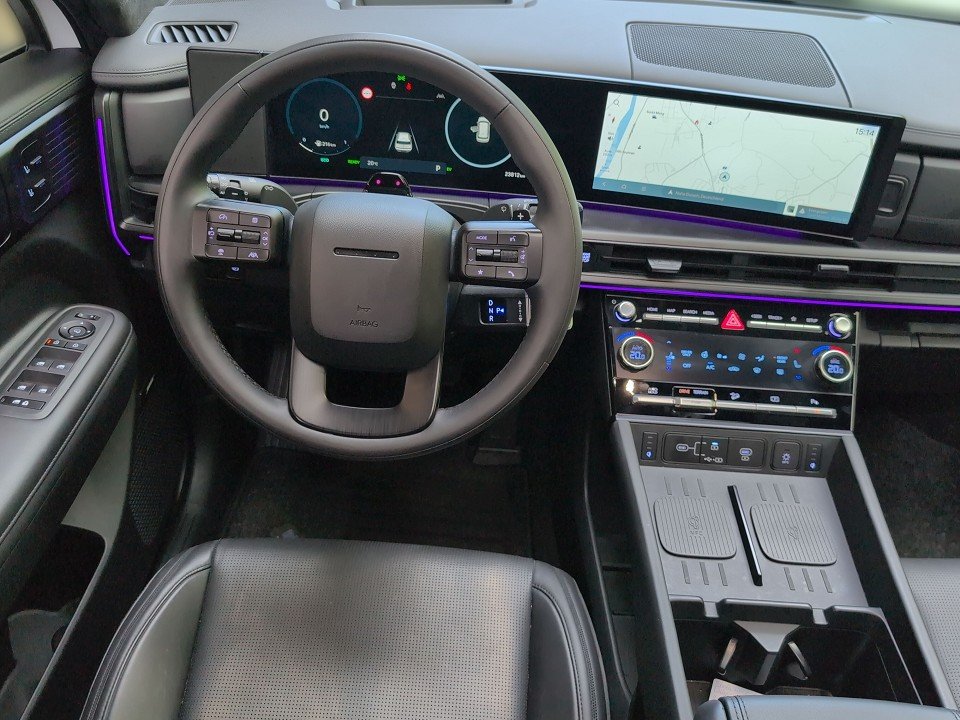 Fahrzeugabbildung Hyundai SANTA FE HEV 1.6T AT 4WD 6S BLACKLINE NAV+BOSE++