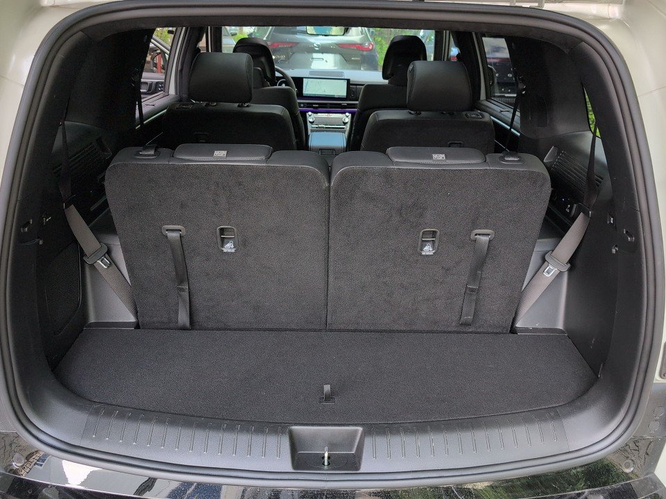Fahrzeugabbildung Hyundai SANTA FE HEV 1.6T AT 4WD 6S BLACKLINE NAV+BOSE++