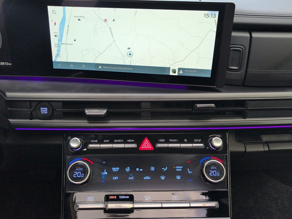 Fahrzeugabbildung Hyundai SANTA FE HEV 1.6T AT 4WD 6S BLACKLINE NAV+BOSE++