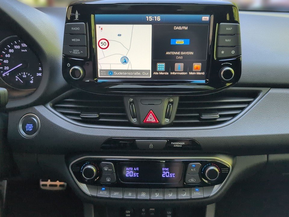 Fahrzeugabbildung Hyundai i30 1.4T AT N-LINE NAV-/KOMF-P PANO+KAM+CARPLAY+