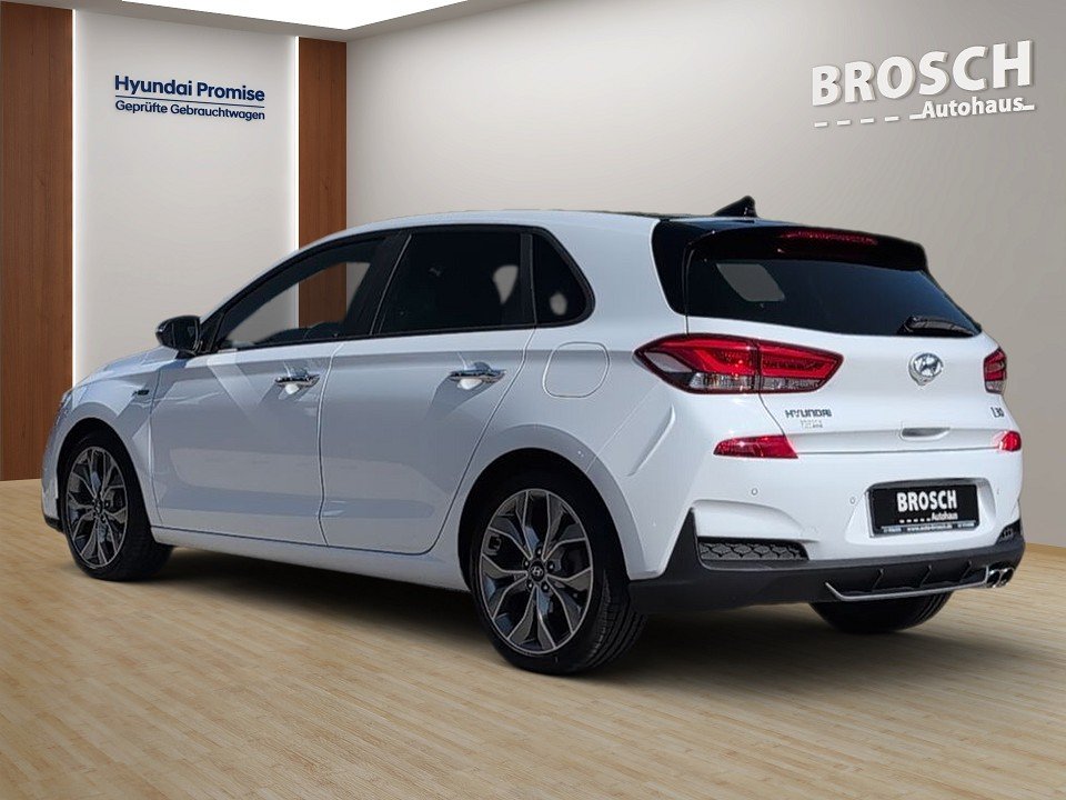 Fahrzeugabbildung Hyundai i30 1.4T AT N-LINE NAV-/KOMF-P PANO+KAM+CARPLAY+