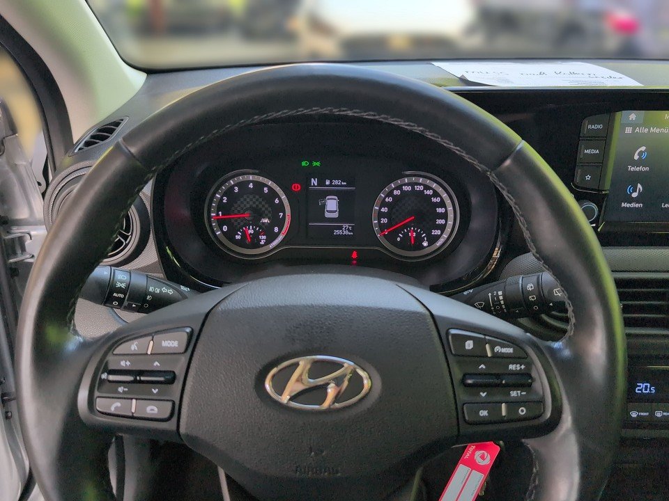 Fahrzeugabbildung Hyundai i10 1.0 5-AMT TREND KOMF-P GARANTIE NAV+KAM+PDC+