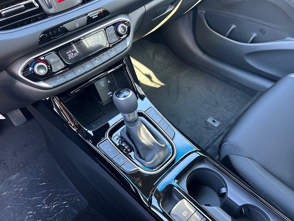Fahrzeugabbildung Hyundai i30 (MY25) 1.0T AT ADVANTAGE NAV+SHZ+CARPLAY+LED