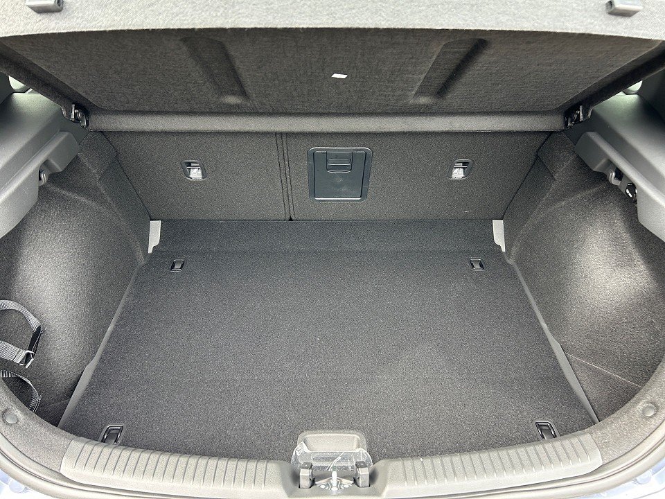 Fahrzeugabbildung Hyundai i30 MY25 1.5T 48V 7DCT ADVANTAGE PLUS-P KEYLESS+