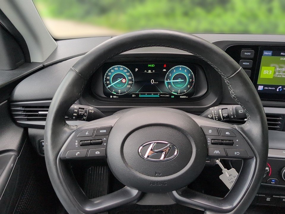 Fahrzeugabbildung Hyundai i20 1.0T DCT TREND GARANTIE 1HD KAM+CARPLAY+KLIMA Trend Mild-Hybrid