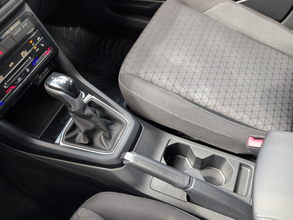 Fahrzeugabbildung Volkswagen T-CROSS 1.0 TSI DSG LIFE GARANTIE NAV+KAM+KLIMA Life
