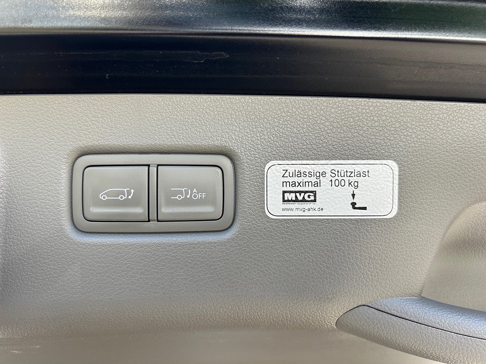 Fahrzeugabbildung Hyundai STARIA 2.2 CRDi 8AT 4WD 7SITZ SIGNATURE AHK VOLL