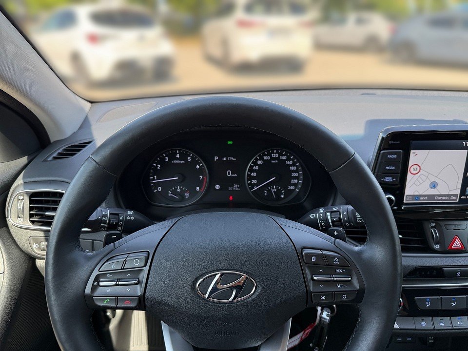 Fahrzeugabbildung Hyundai i30 1.4T 7DCT TREND NAV-P 1HD GARANTIE KAMERA+++