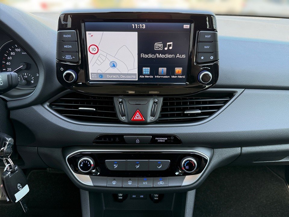 Fahrzeugabbildung Hyundai i30 1.4T 7DCT TREND NAV-P 1HD GARANTIE KAMERA+++