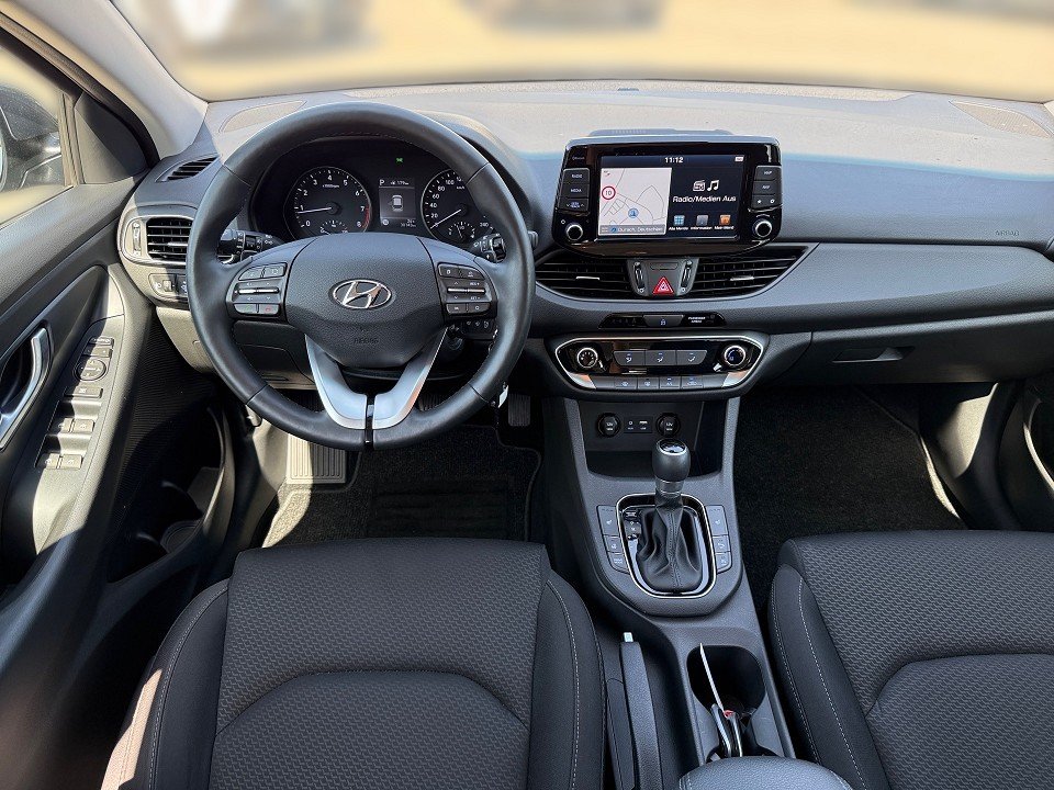 Fahrzeugabbildung Hyundai i30 1.4T 7DCT TREND NAV-P 1HD GARANTIE KAMERA+++