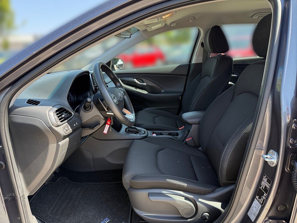 Fahrzeugabbildung Hyundai i30 1.4T 7DCT TREND NAV-P 1HD GARANTIE KAMERA+++