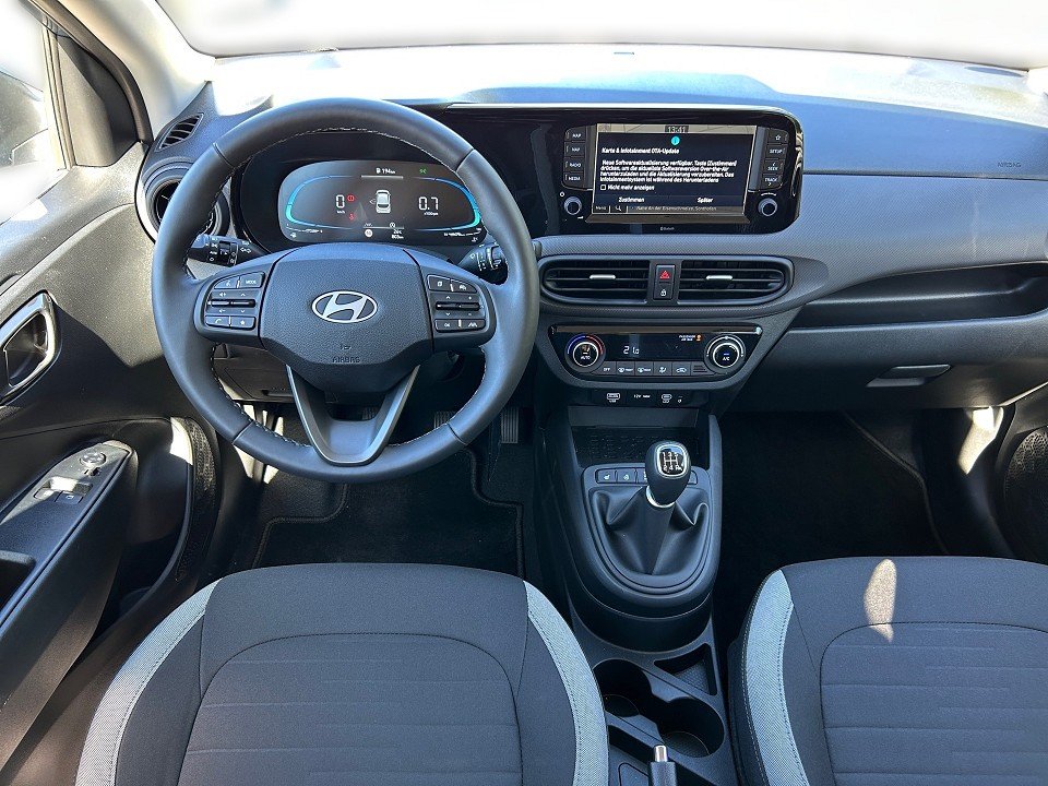 Fahrzeugabbildung Hyundai i10 MY25 1.2 TREND KOMF-P 15+PDC+KAMERA+NAV+KAMERA