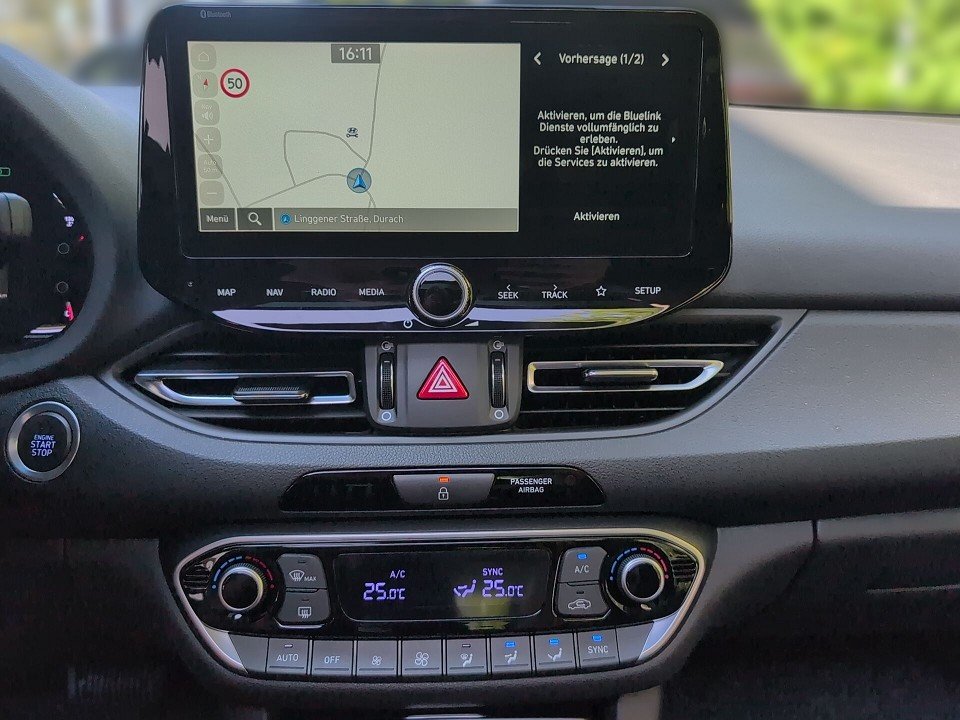 Fahrzeugabbildung Hyundai i30 1.5T 7DCT PRIME 1HD GARANTIE PANO+NAV+CARPLAY Prime Mild-Hybrid