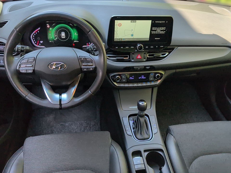 Fahrzeugabbildung Hyundai i30 1.5T 7DCT PRIME 1HD GARANTIE PANO+NAV+CARPLAY Prime Mild-Hybrid