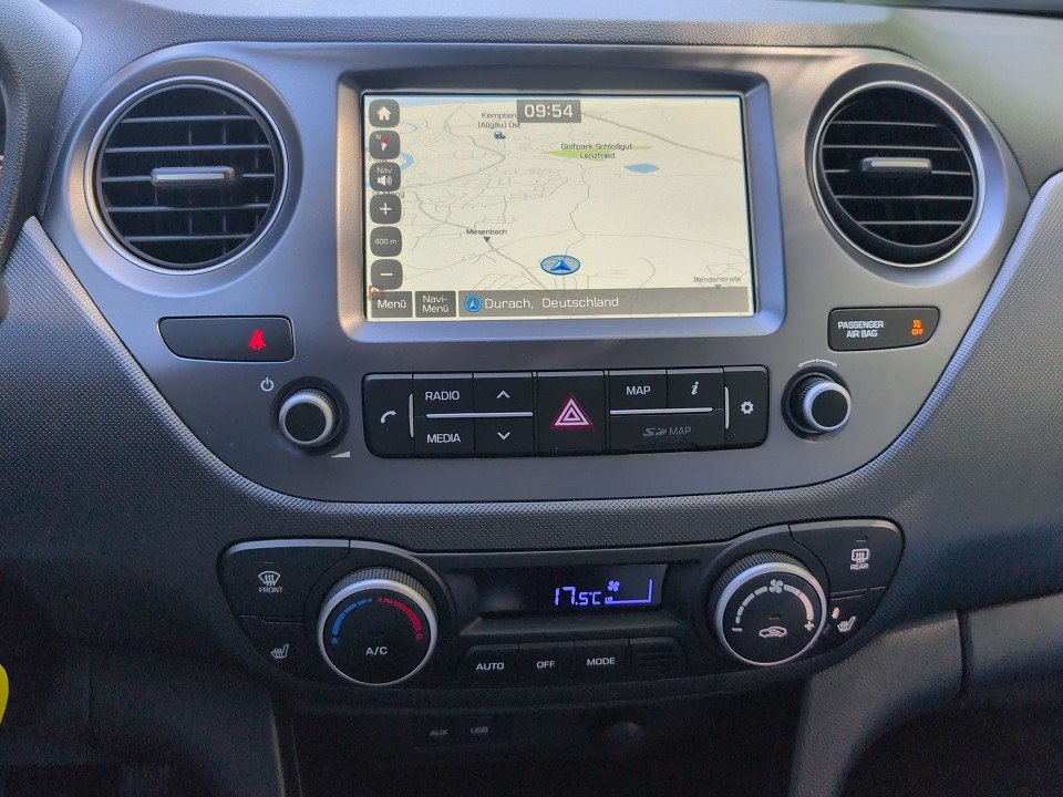 Fahrzeugabbildung Hyundai i10 1.0 YES! PLUS GARANTIE NAV+KLIMAAT+PDC+2xSHZ