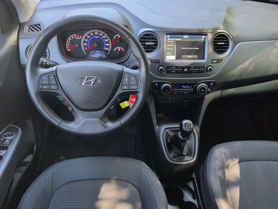 Fahrzeugabbildung Hyundai i10 1.0 YES! PLUS GARANTIE NAV+KLIMAAT+PDC+2xSHZ
