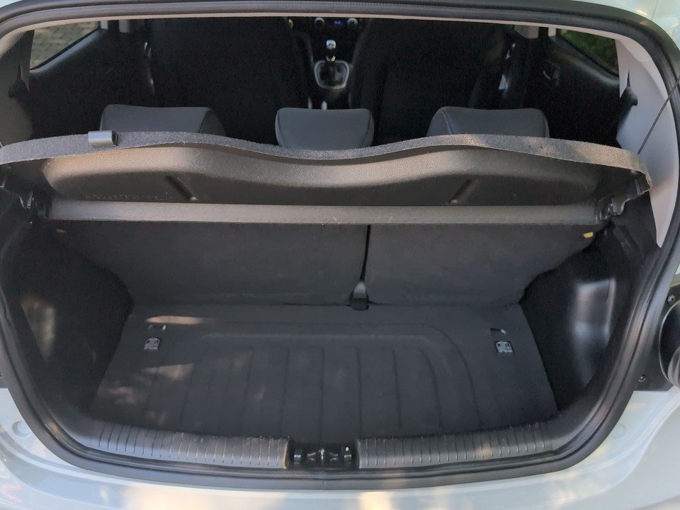 Fahrzeugabbildung Hyundai i10 1.0 YES! PLUS GARANTIE NAV+KLIMAAT+PDC+2xSHZ