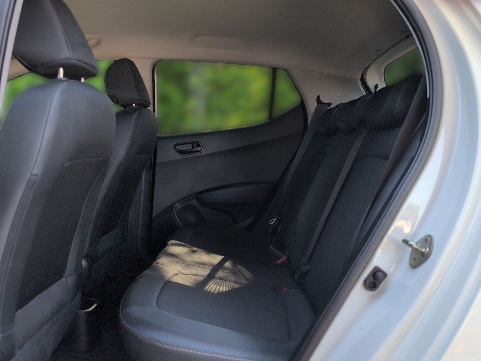 Fahrzeugabbildung Hyundai i10 1.0 YES! PLUS GARANTIE NAV+KLIMAAT+PDC+2xSHZ