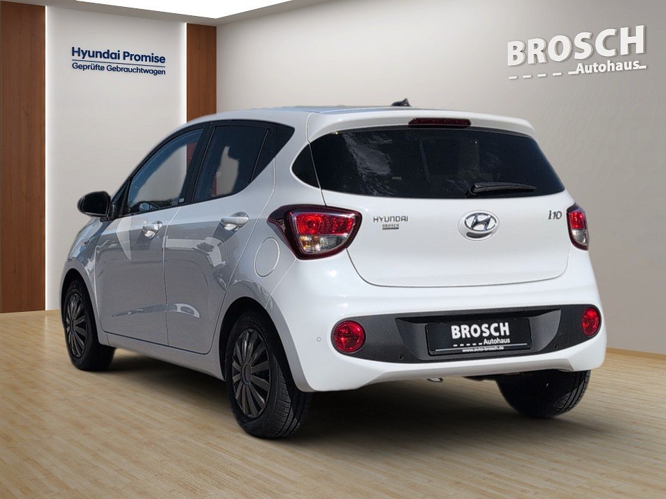 Fahrzeugabbildung Hyundai i10 1.0 YES! PLUS GARANTIE NAV+KLIMAAT+PDC+2xSHZ
