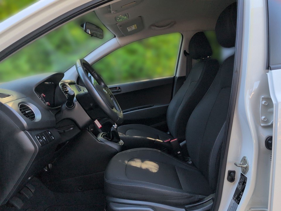 Fahrzeugabbildung Hyundai i10 1.0 YES! PLUS GARANTIE NAV+KLIMAAT+PDC+2xSHZ