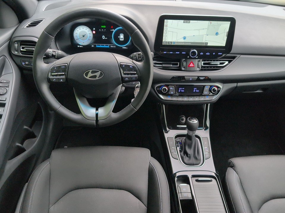 Fahrzeugabbildung Hyundai i30 KOMBI 1.0T DCT ADVANTAGE NAV+2xSHZ+KAMERA+QI