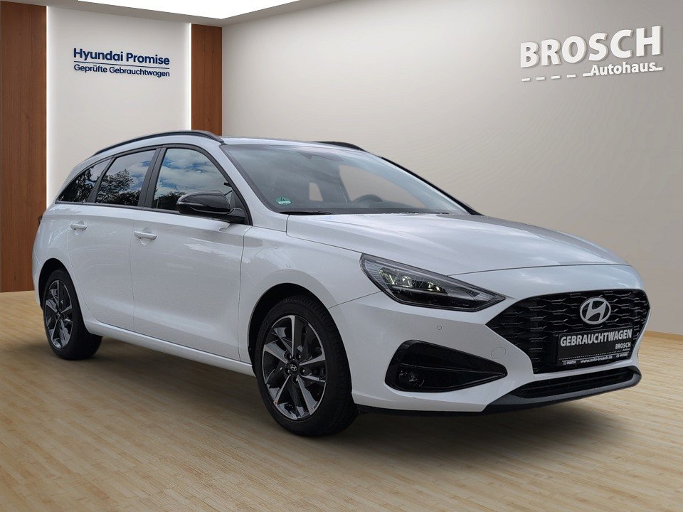Fahrzeugabbildung Hyundai i30 KOMBI 1.0T DCT ADVANTAGE NAV+2xSHZ+KAMERA+QI