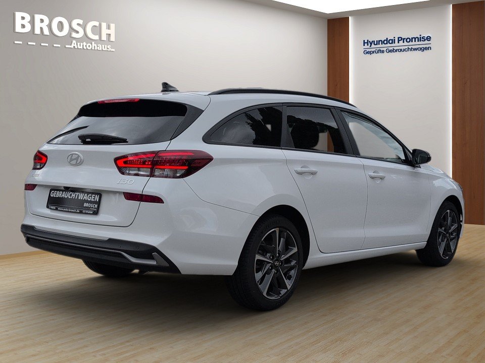 Fahrzeugabbildung Hyundai i30 KOMBI 1.0T DCT ADVANTAGE NAV+2xSHZ+KAMERA+QI