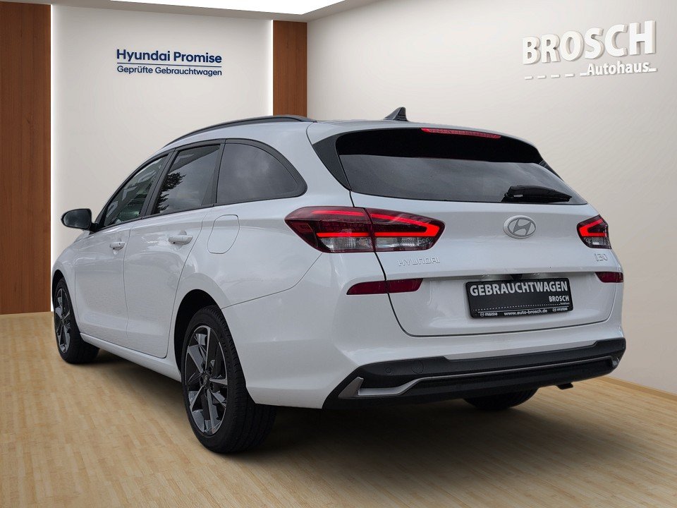 Fahrzeugabbildung Hyundai i30 KOMBI 1.0T DCT ADVANTAGE NAV+2xSHZ+KAMERA+QI