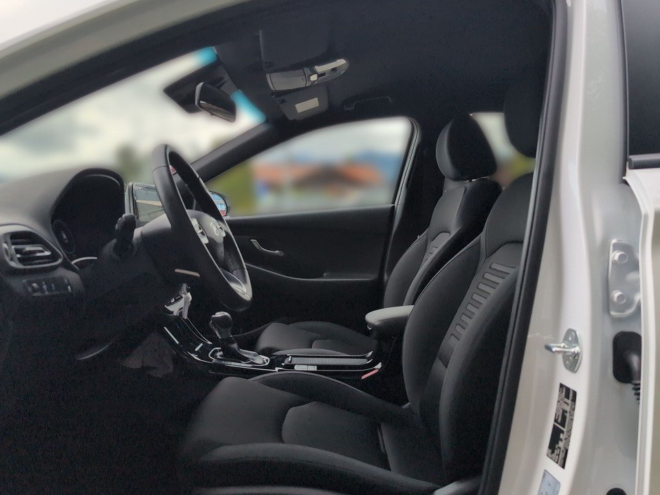 Fahrzeugabbildung Hyundai i30 KOMBI 1.0T DCT ADVANTAGE NAV+2xSHZ+KAMERA+QI