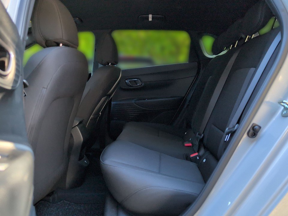 Fahrzeugabbildung Hyundai i20 1.0T BLACKLINE GARANTIE-06/31 BOSE+NAVI+KAM+