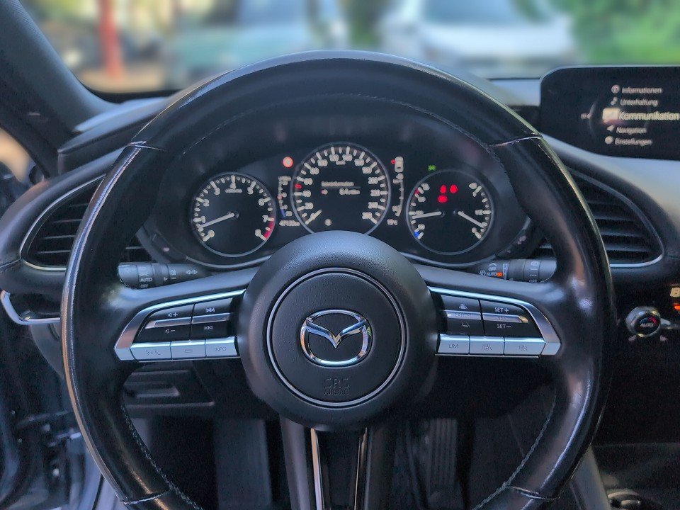 Fahrzeugabbildung Mazda 3 SKY-X 2.0 AWD SELECTION DES/PRE-P 1HD 18'+BOSE