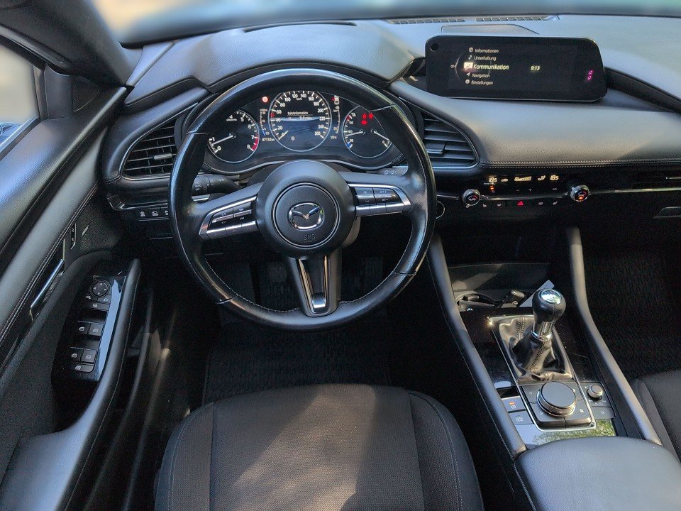 Fahrzeugabbildung Mazda 3 SKY-X 2.0 AWD SELECTION DES/PRE-P 1HD 18'+BOSE