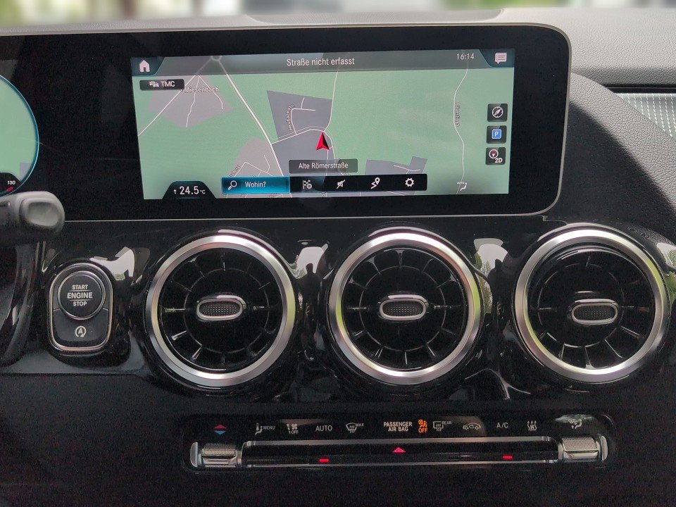 Fahrzeugabbildung Mercedes-Benz B220 PROGRESSIVE 4MATIC AT AHK+NAV+KAM+CARPLAY++ B 220 4Matic (247.045)