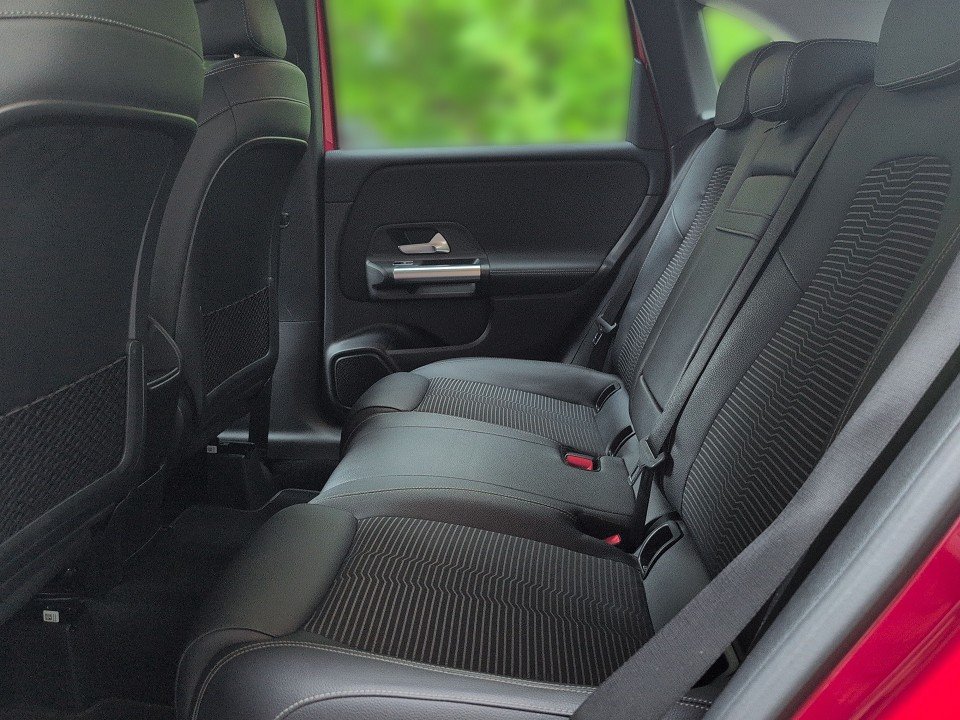 Fahrzeugabbildung Mercedes-Benz B220 PROGRESSIVE 4MATIC AT AHK+NAV+KAM+CARPLAY++ B 220 4Matic (247.045)