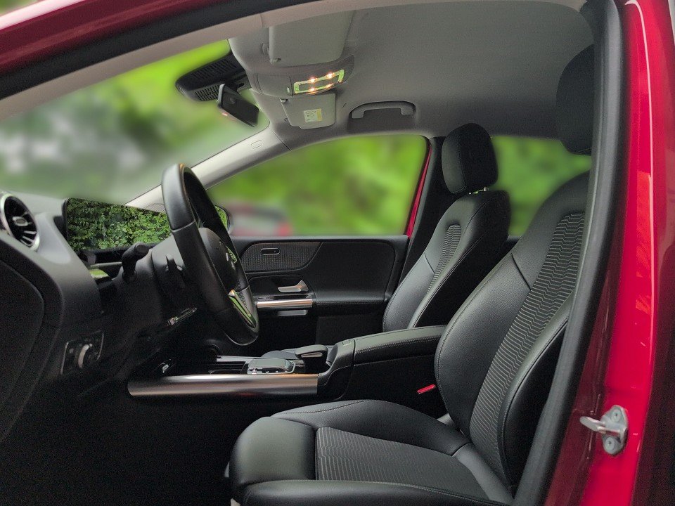 Fahrzeugabbildung Mercedes-Benz B220 PROGRESSIVE 4MATIC AT AHK+NAV+KAM+CARPLAY++ B 220 4Matic (247.045)
