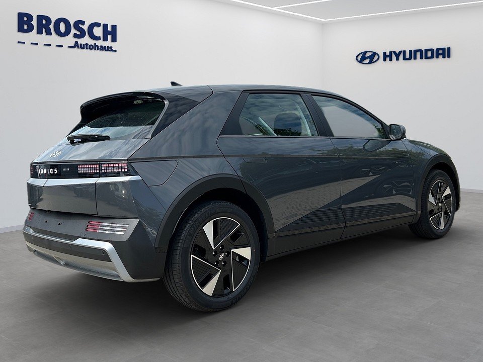 Fahrzeugabbildung Hyundai IONIQ 5 63kWh DYNAMIQ 440KM-REICHWEITE SHZ+NAVI+