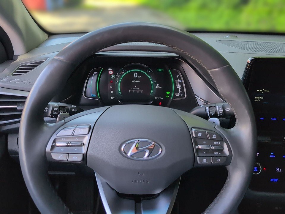 Fahrzeugabbildung Hyundai IONIQ FL HEV PREMIUM GARANTIE NAVI+CARPLAY+4xSHZ