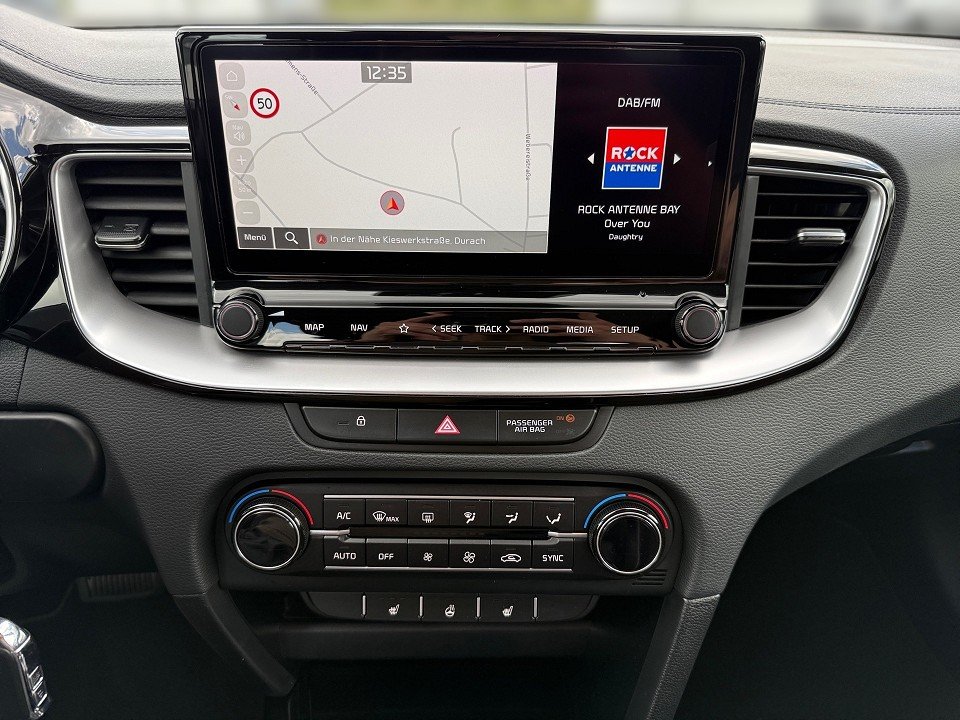 Fahrzeugabbildung Kia XCEED 1.5T AUT VISION KOMF-P 1HD 18+NAV+LED+KAM Vision