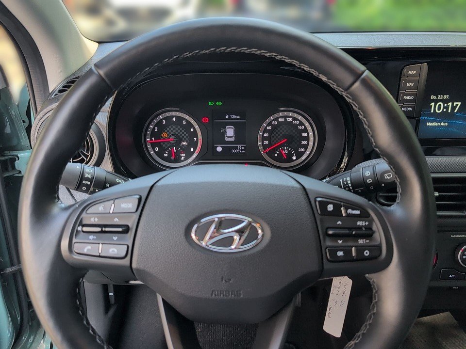 Fahrzeugabbildung Hyundai i10 1.0 EDITION-30+ 1HD GARANTIE KAMERA+NAV+16+ Edition 30+